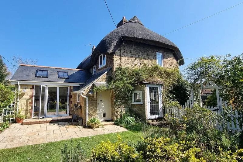 5 Star, Cosy, characterful thatch cottage in a designated area of natural beauty