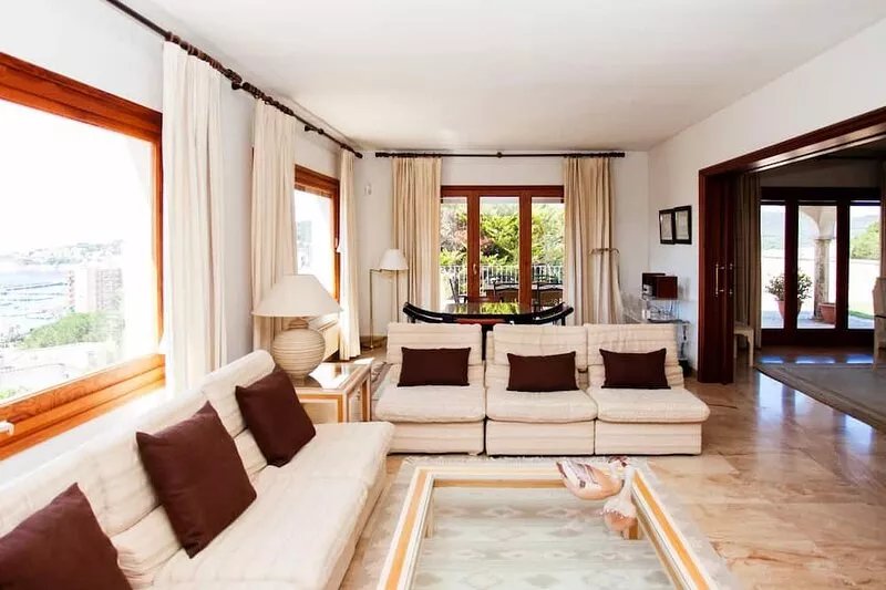 Fabulous Villa with private swimming pool of 25 x10 m
