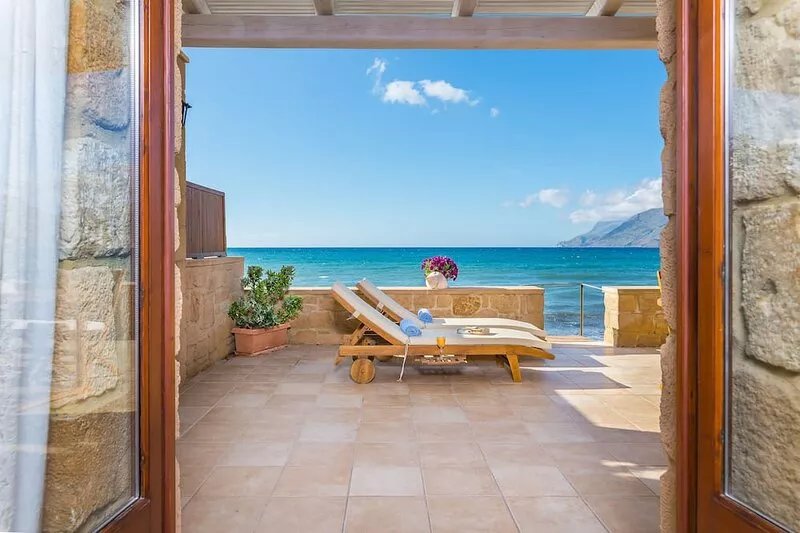 Villa by the sea Votsalo,Beachfront ,10 metres from the sea