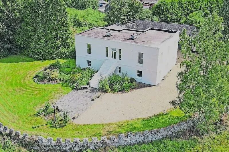 Private views of river Shannon, newly furnished, walking distance into village