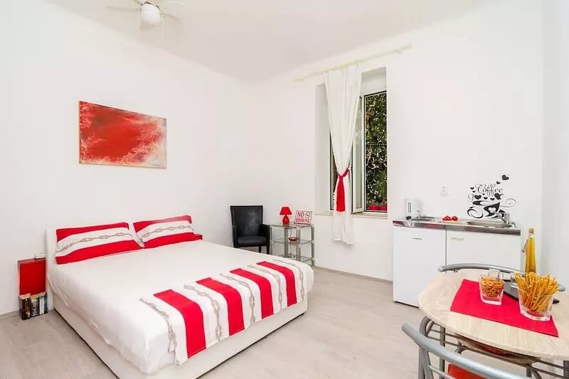 Apartment Caceris -  Comfort Studio Apartment with Terrace