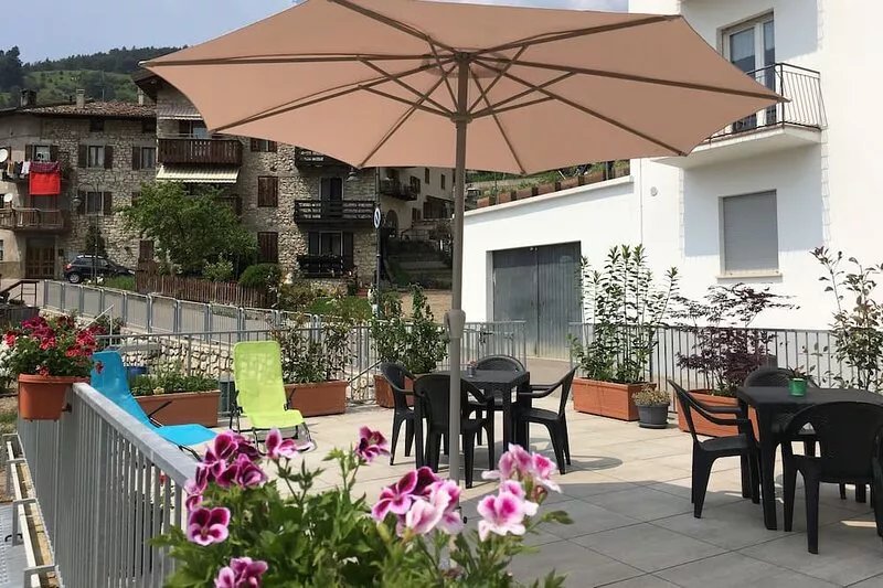 "The Sunflower" Apartment. RELAX in the mountains near Lake Garda