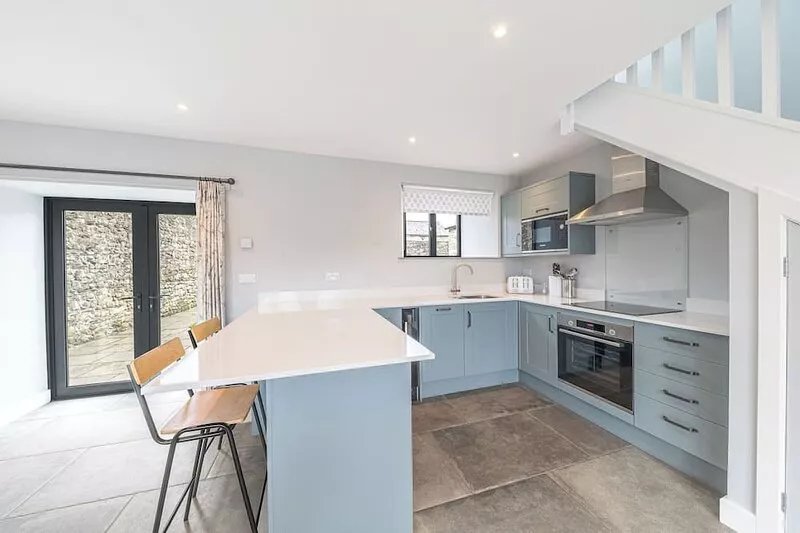 NO 1 THE COACH HOUSE, pet friendly in Thornton In Lonsdale