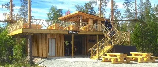 Hiidenlinna & Sisumetsan Seikkailupuisto
