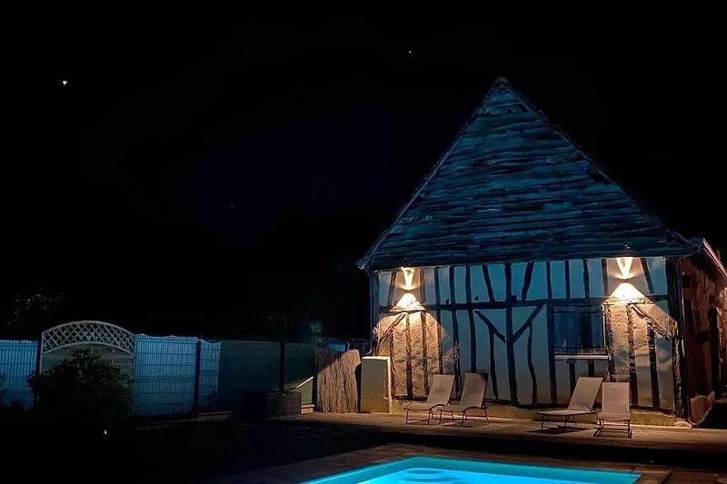 House with heated pool 1h30 from Paris.
