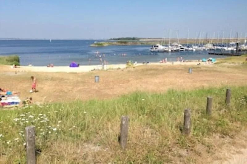 Modern, sunny FH by the sea, family-friendly, top-renovated WLAN free