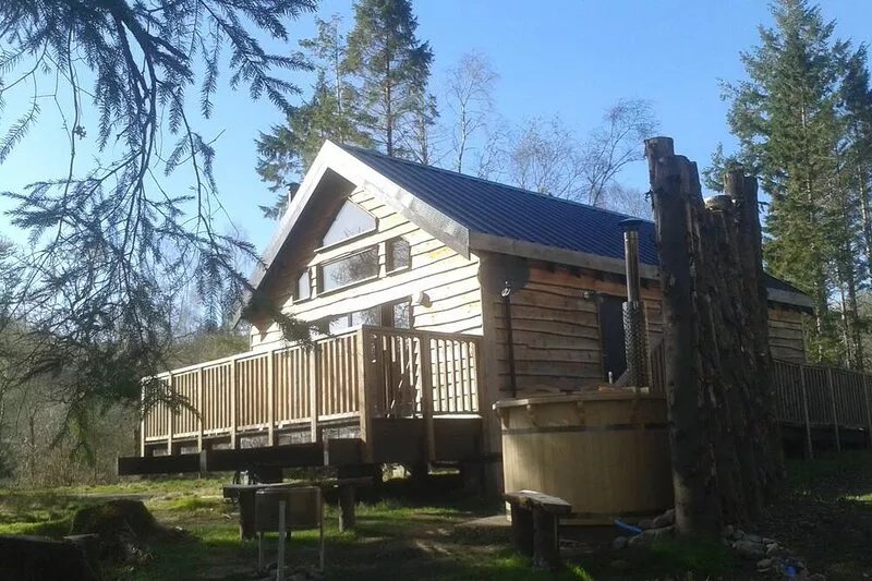 BURNSIDE is a charming, Well Equipped Log Cabin In Stunning Location.
