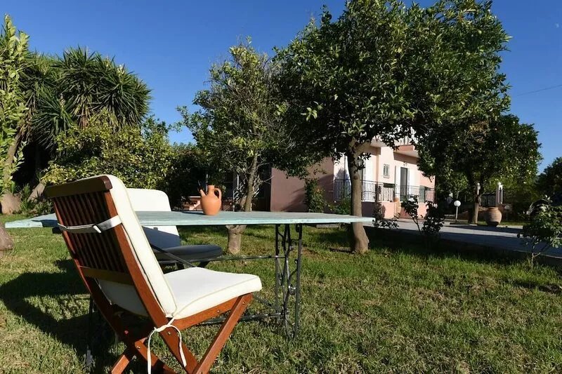 SECRET GARDEN HOUSE - A SMALL  PARADISE 1,5 KM AWAY FROM THE SEA  3 KM FROM CITY