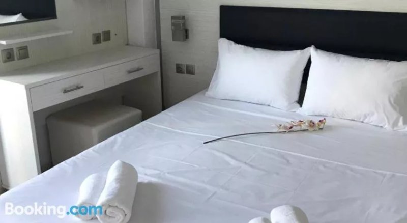 Sunset Rooms Pegia