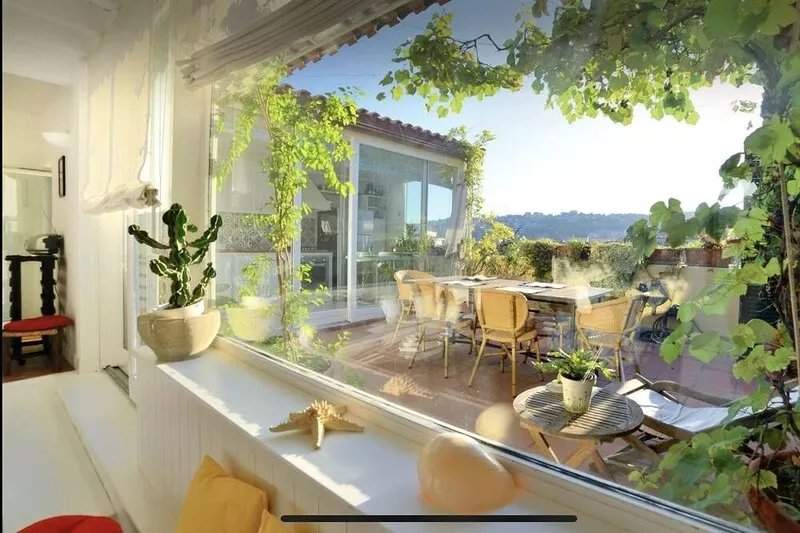 Le terrazze di Chiaia is a charming penthouse with two large panoramic terraces