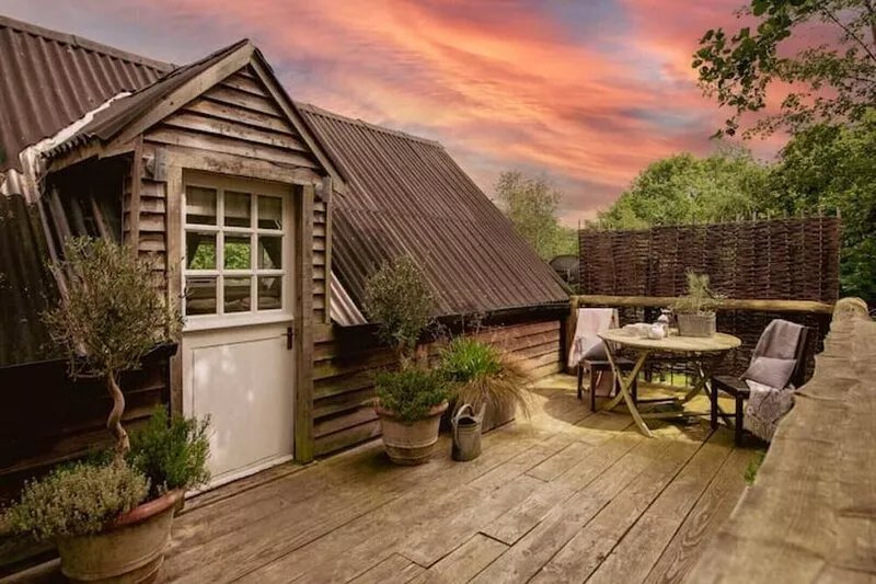 Lofty first floor barn conversion in stunning secluded setting.