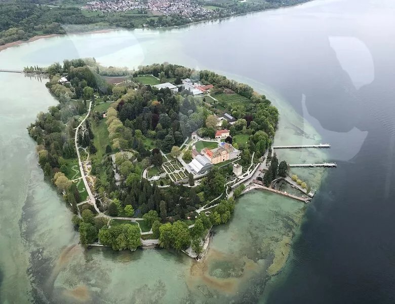 Apartment island of Reichenau with pool and sauna
