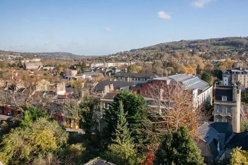 A spacious and contemporary apartment for up to 16 in central Bath