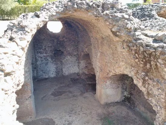 Area Funeraria de los Columbarios
