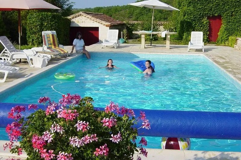 Spectacular Château, Heated Swimming Pool, Tennis Court, Grand Piano, BBQ, WiFi
