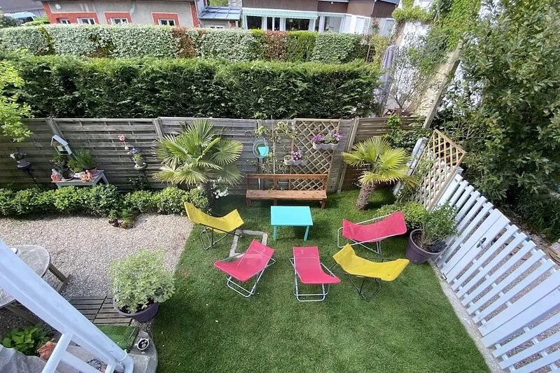 Quiet, central, playroom and garden