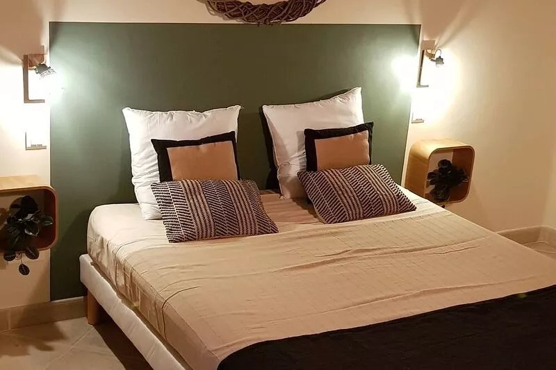 Superb air-conditioned house with heated or refreshed swimming pool