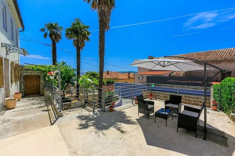 House TINAC (81931-K1) - Crikvenica
