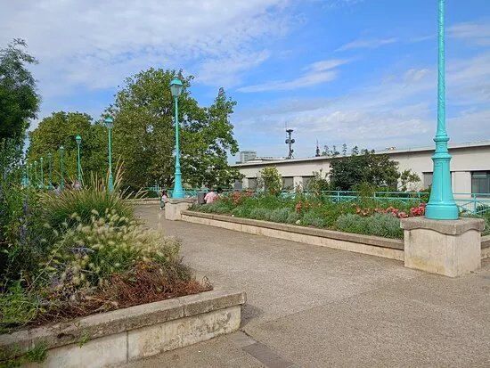 Square de La Place Des Martyrs Juifs Du Velodrome D'Hiver