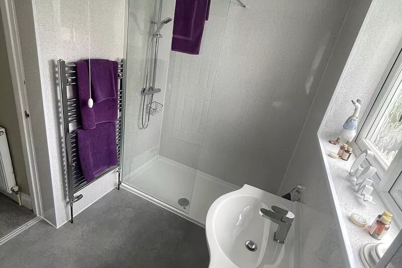 Holiday Home Maisonette with parking -5 mins walk to the beach!