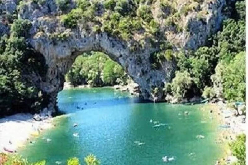 LES LAVANDES, comfortable, air-conditioned, swimming pool reserved for guests