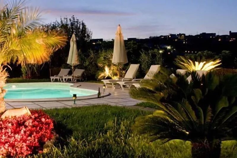 Villa Magnolia a 3 bedrooms and 2 bathrooms,  pool, parking and garden