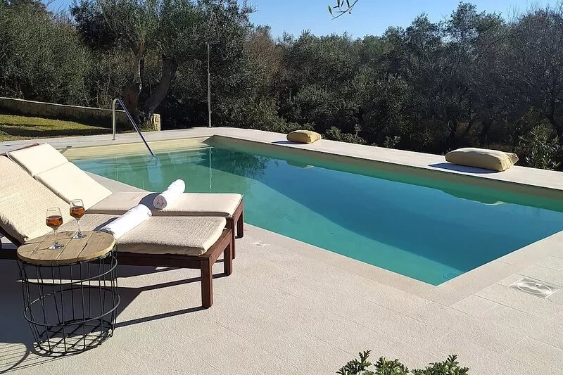 "Piccolo Paradiso", Elegant Stone villa, sleeps 6 (2 bedrooms), near Issos