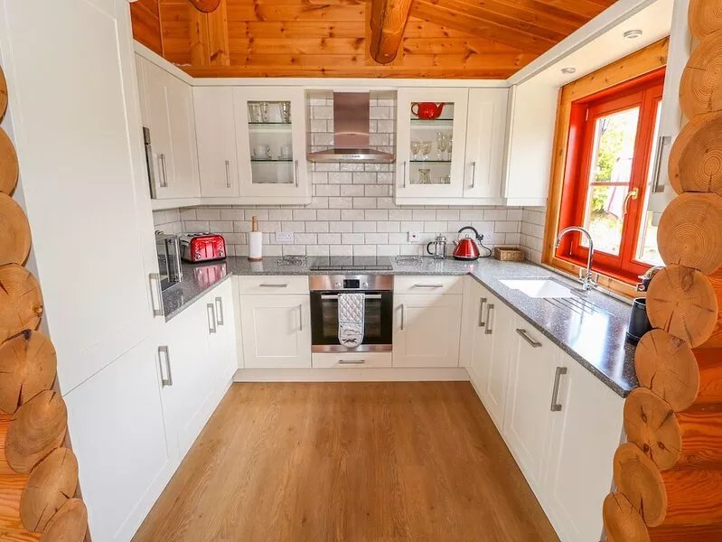 SYCAMORE LODGE, family friendly, with pool in Greetham, Rutland
