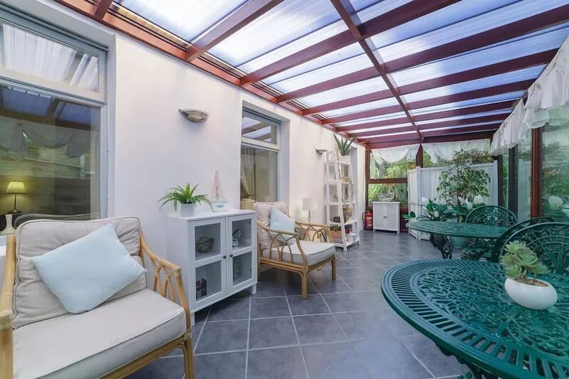 A wonderful coastal cottage, in a great setting close to the beach.