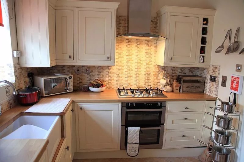 City Centre Cottage with private hire vehicle tours available - airport pick up