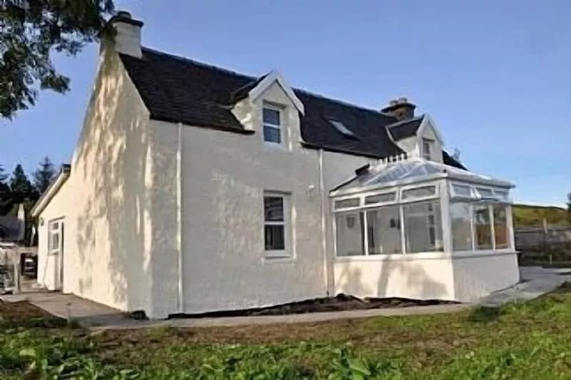 Country Cottage Near Loch Ness, Urquhart Castle And The Village of Drumnadrochit