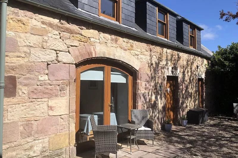 Detached coach house in grounds of listed Manse, Pittenweem