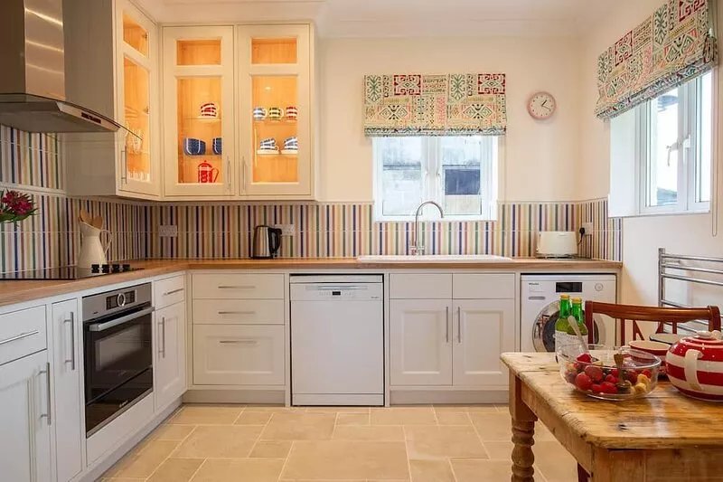 Sundown Lodge - sleeps 4 guests in 1 bedroom, Weston Subedge