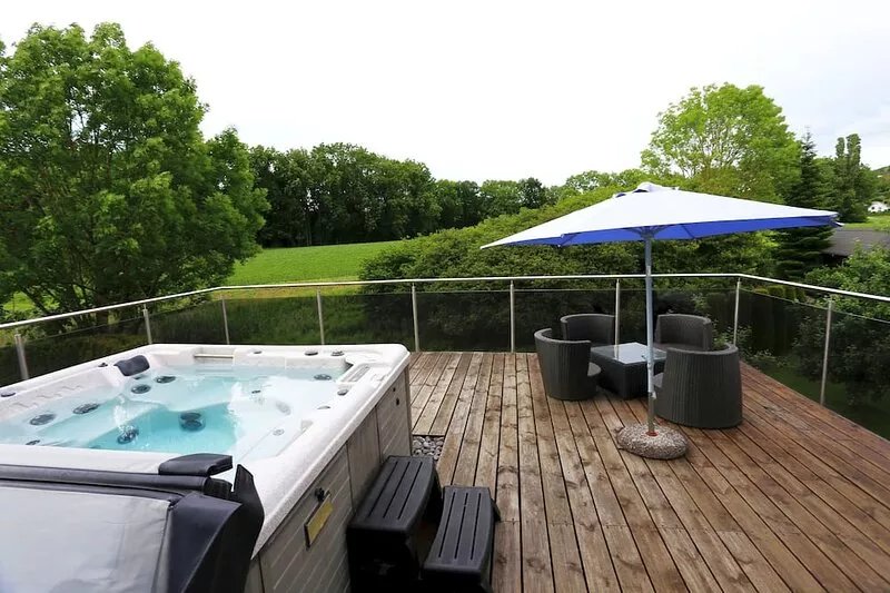Villa with Pool: Leon’s Holiday Homes