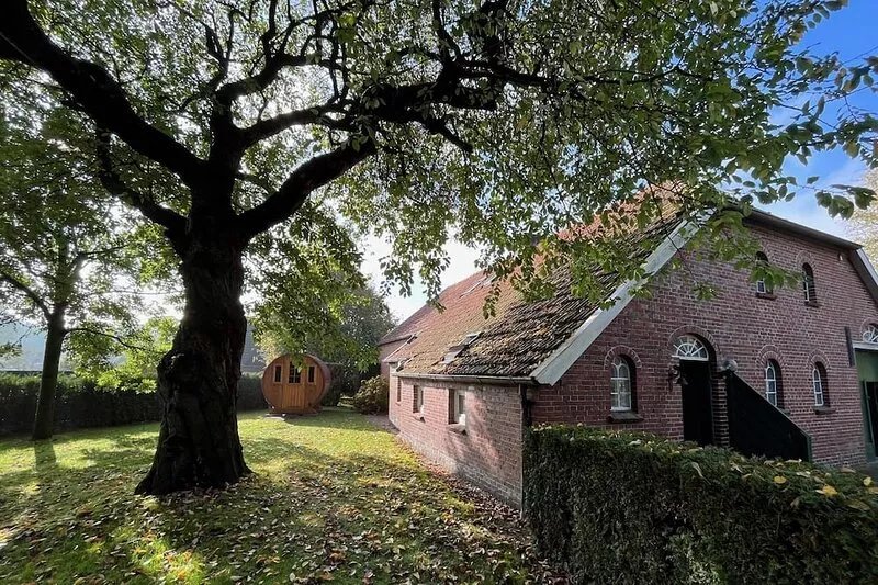 Peace and charm - Stylishly renovated country house with large garden and sauna