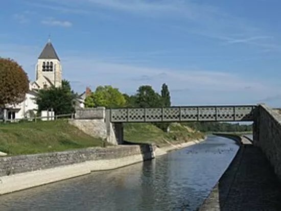 Bief Du Canal Lateral De La Loire
