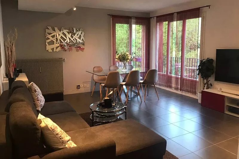 IDEAL: LARGE APPT COZY PORTE PARIS / FLEURAL PARK + PARKING