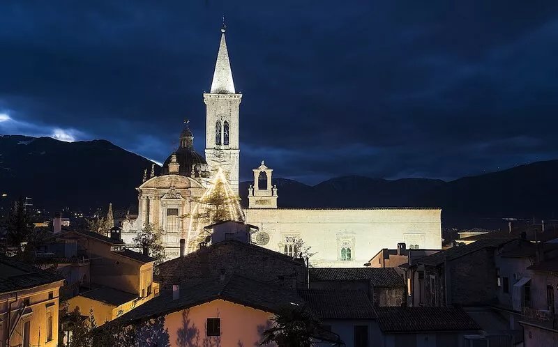 La Finestra Sulmò, panoramic apartment in Sulmona overlooking the historic
