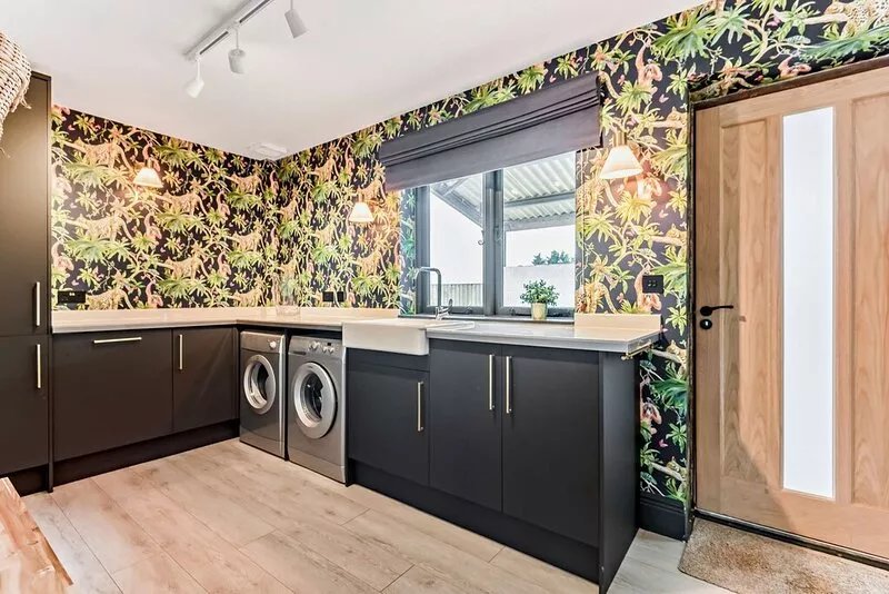 Large 6 bedroom luxury holiday home in the Cotswolds with a hot tub - Folly View