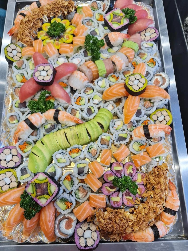 Sushi"n Thai