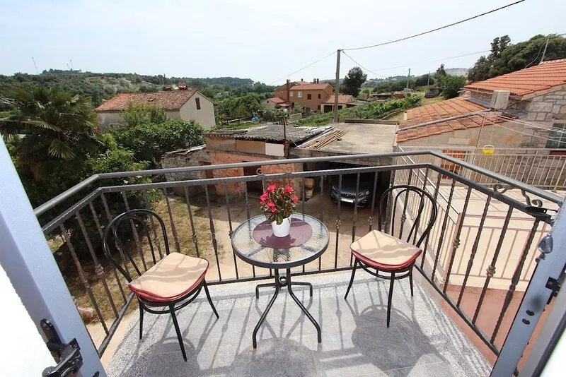 MONDELACO Three-Bedroom Holiday House