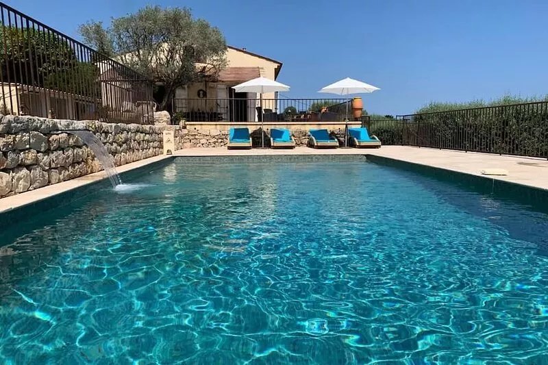 Riviera Provençal House Full of charm with Heated Pool
