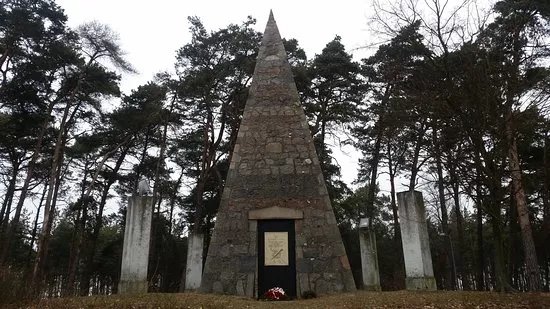 Franciszek Lakinski Grave