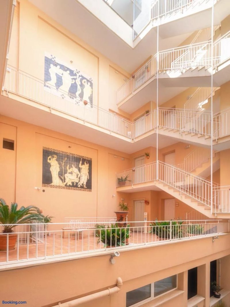 Palazzo Leo Suites and Apartments