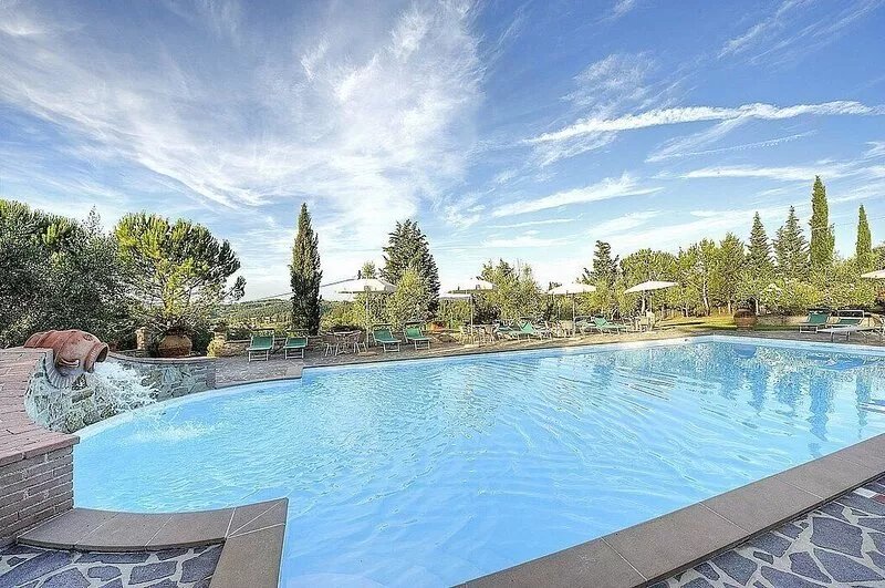 Casa Canarino A: A graceful apartment surrounded by meadows and by green hills.
