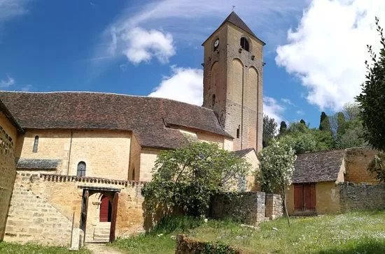 Ensemble Episcopal de Plazac (Eglise et Chateau des Eveques)