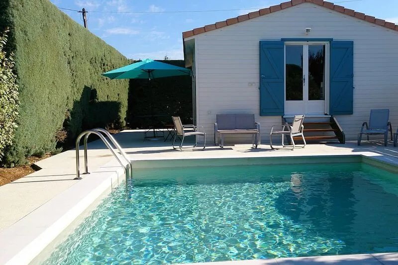 1-BEDROOM CHALET-STYLE HOUSE WITH PRIVATE POOL (NOT SHARED)