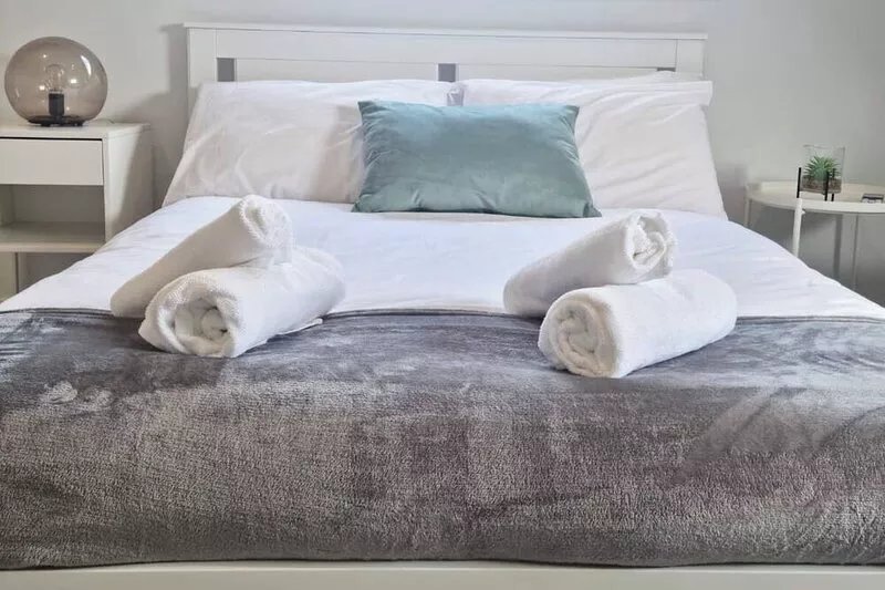 Hyland Two bedroom Stylish Apartment
