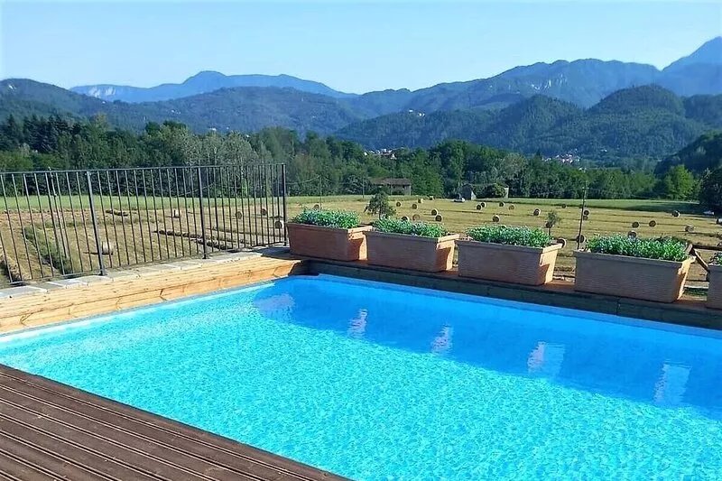 Peaceful farmhouse with private pool, amazing mountain views, Boules , WIFI