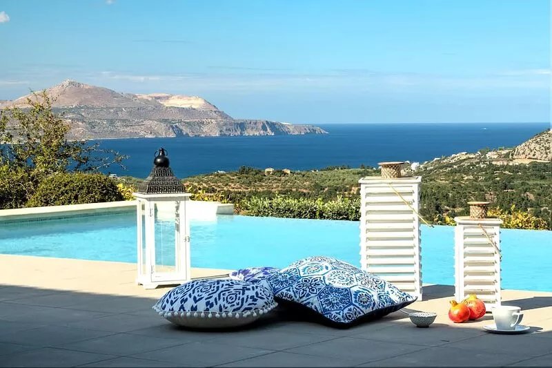 Villa Armonia, sea view, big heated pool, good privacy, 8 mins by car to beach.